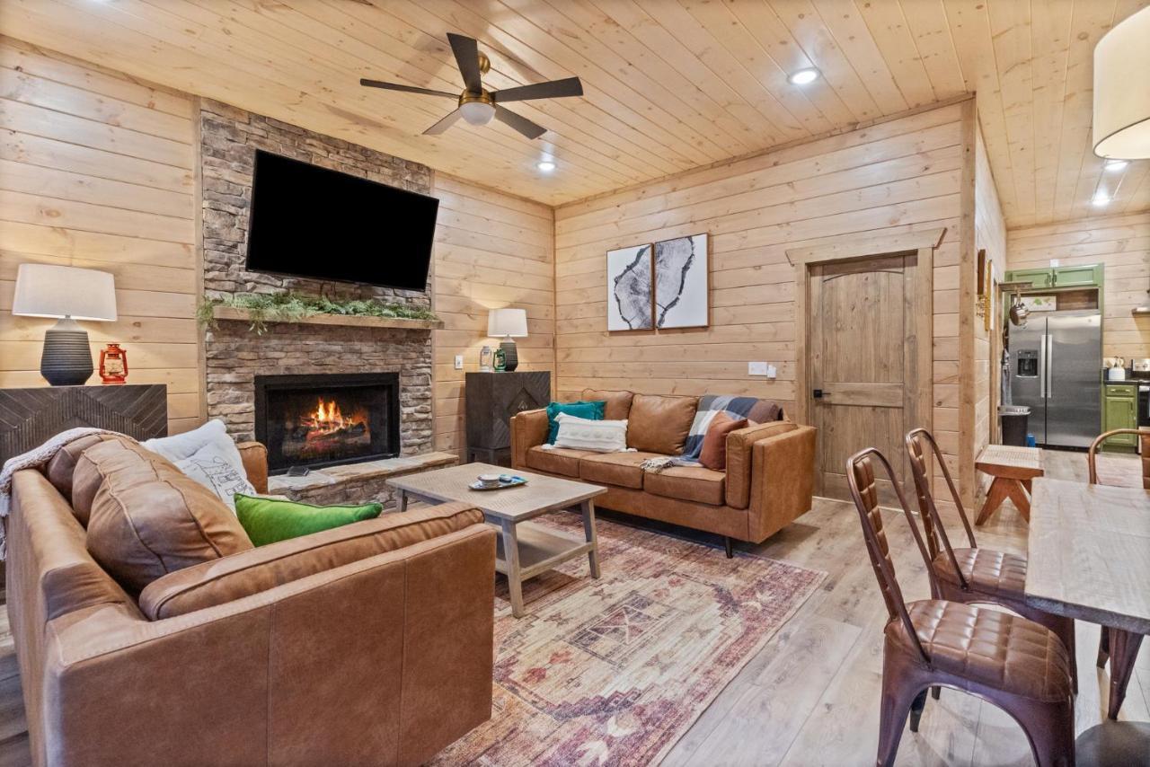 Вилла Mins To Gburg Sleeps 8 Hot Tub Arcade Area Pool Гатлинбург Экстерьер фото