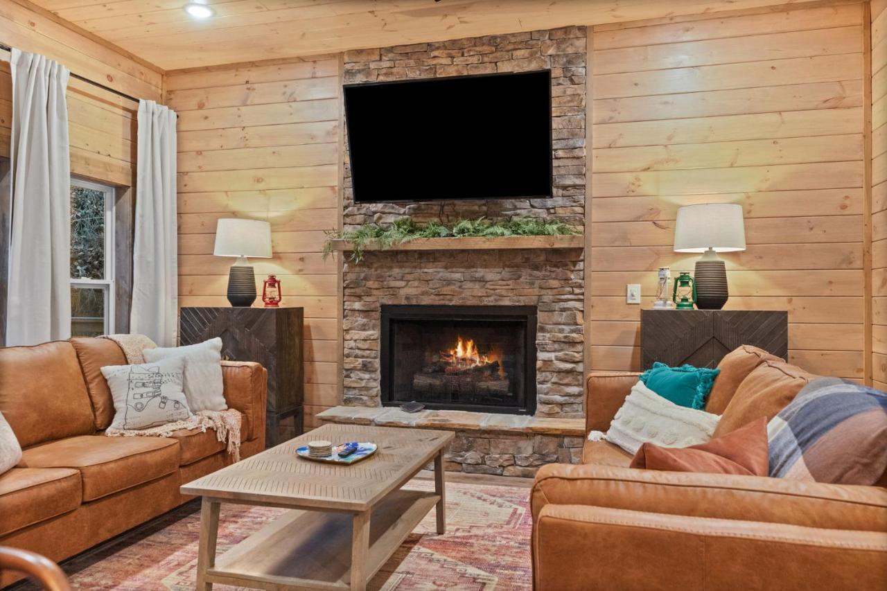 Вилла Mins To Gburg Sleeps 8 Hot Tub Arcade Area Pool Гатлинбург Экстерьер фото