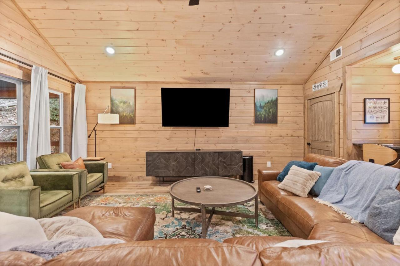 Вилла Mins To Gburg Sleeps 8 Hot Tub Arcade Area Pool Гатлинбург Экстерьер фото