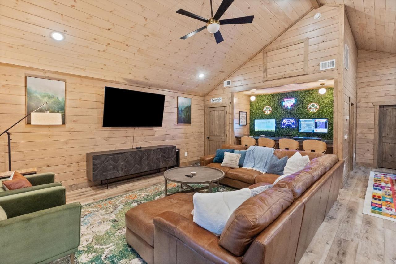 Вилла Mins To Gburg Sleeps 8 Hot Tub Arcade Area Pool Гатлинбург Экстерьер фото
