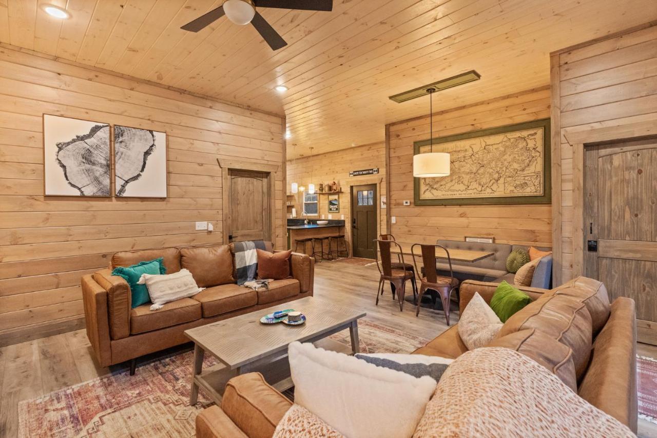 Вилла Mins To Gburg Sleeps 8 Hot Tub Arcade Area Pool Гатлинбург Экстерьер фото